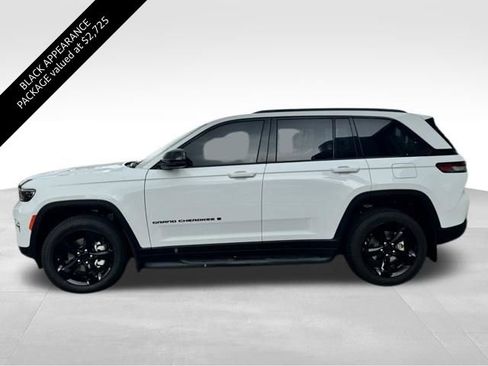 Used 2025 Jeep Grand Cherokee Limited w/ Black Appearance Package AWD/4WD image 4