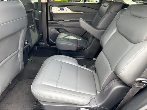 Used 2025 Ford Explorer Active w/ Active Comfort Package AWD/4WD image 22