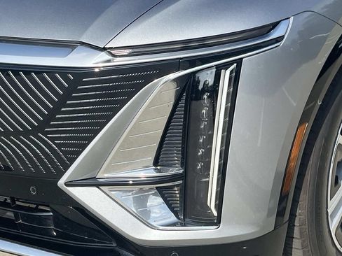 Used 2024 Cadillac Lyriq Tech RWD image 9