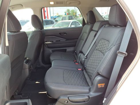Used 2025 Nissan Pathfinder SV AWD/4WD image 9