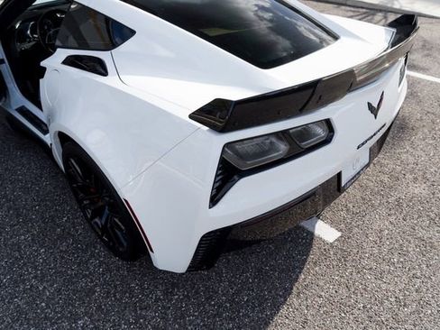 Used 2018 Chevrolet Corvette Z06 image 12