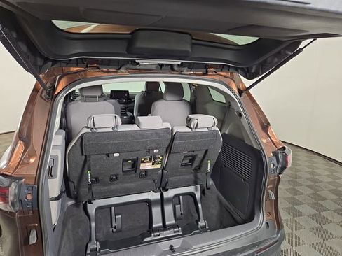 Used 2023 Toyota Sienna LE image 32