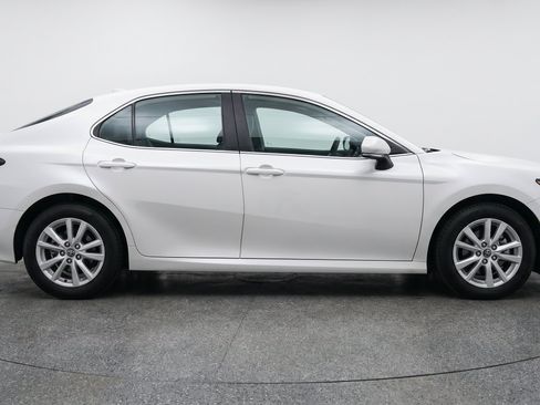 Used 2025 Toyota Camry LE FWD image 11