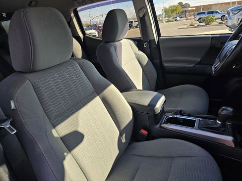 Used 2018 Toyota Tacoma SR5 image 17