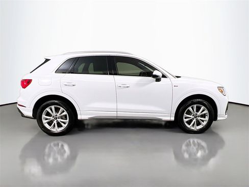 Used 2024 Audi Q3 2.0T Premium w/ Convenience Package image 8