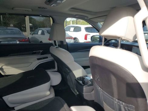 Used 2024 Kia Telluride EX w/ EX Captain's Chair Package image 33