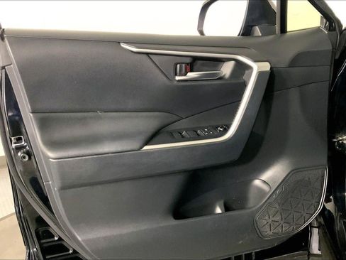 Used 2019 Toyota RAV4 XLE Premium image 24