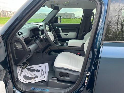Used 2026 Land Rover Defender 110 OCTA AWD/4WD image 9