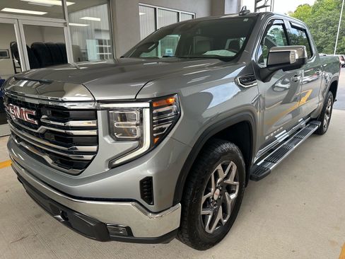 Used 2023 GMC Sierra 1500 SLT w/ SLT Premium Package AWD/4WD image 3