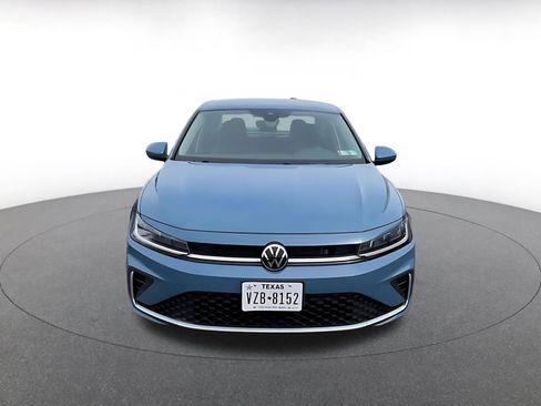 Used 2025 Volkswagen Jetta SE image 4