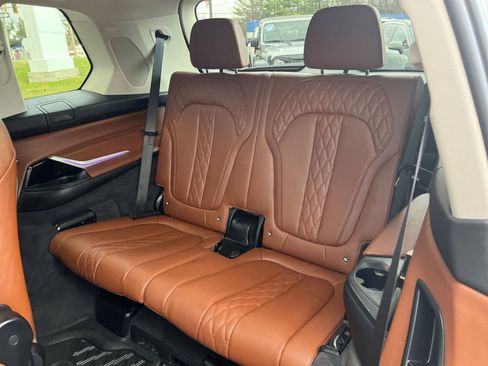 Used 2023 BMW X7 xDrive40i w/ Premium Package image 26