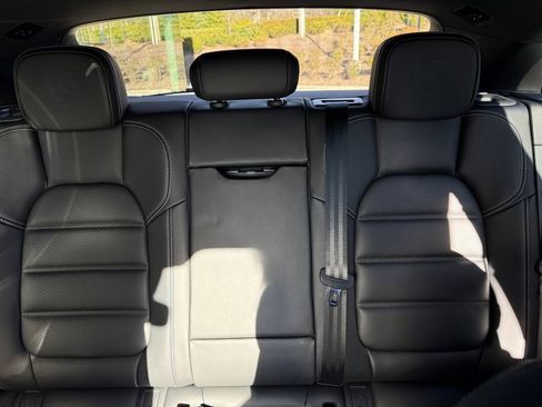 Certified 2025 Porsche Macan Turbo image 24