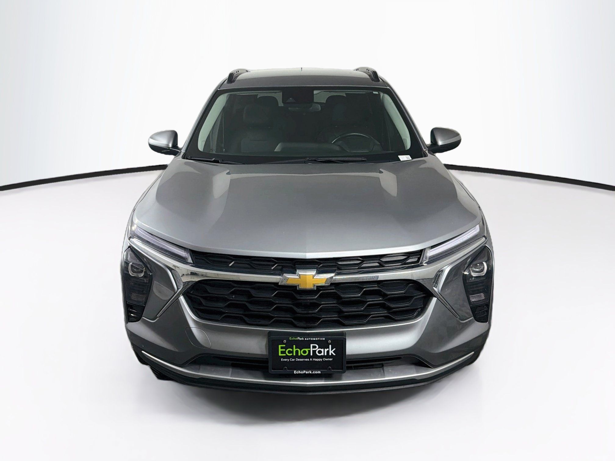 Used 2025 Chevrolet Trax LT w/ LT Convenience Package FWD image 2