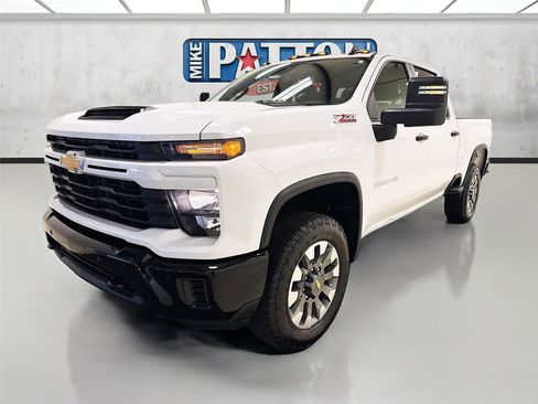 Used 2025 Chevrolet Silverado 2500 Custom w/ Custom Value Package image 3