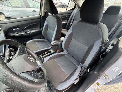 Used 2025 Nissan Versa SV FWD image 34