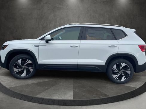 New 2024 Volkswagen Taos SE image 6