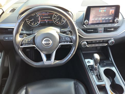 Used 2024 Nissan Altima 2.5 SR FWD image 11