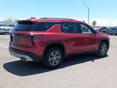 Used 2025 Chevrolet Traverse LT w/ Driver Confidence Package FWD image 5