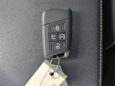 Used 2025 Volkswagen Jetta SE FWD image 30