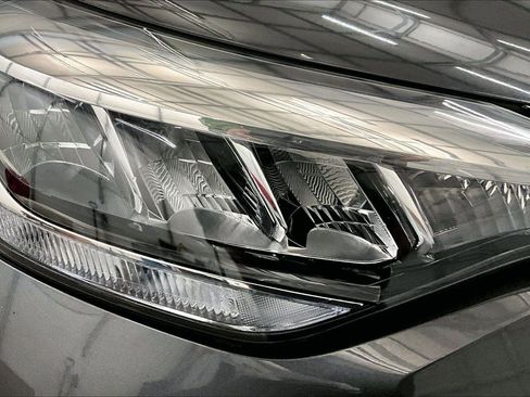 Used 2022 Toyota C-HR XLE image 27