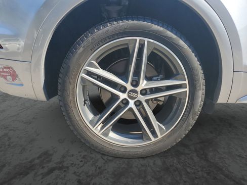 Used 2023 Audi Q5 e Premium w/ Convenience Package AWD/4WD image 5