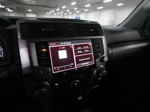 Used 2020 Toyota 4Runner SR5 AWD/4WD image 6