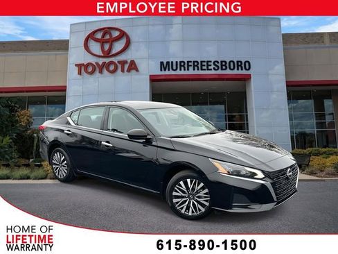 Used 2023 Nissan Altima 2.5 SV w/ SV Premium Package image 1