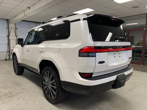 Used 2026 Lexus GX 550 w/ Accessory Package (2T) AWD/4WD image 3