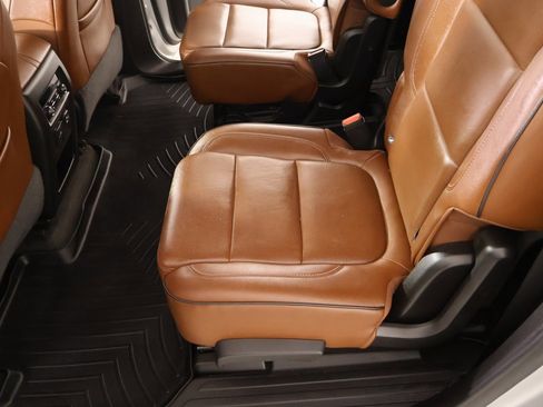 Used 2019 Chevrolet Traverse High Country image 12