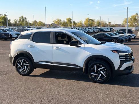 Used 2026 Nissan Kicks SV FWD image 8