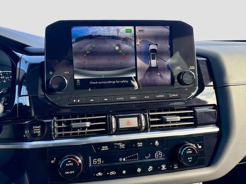 Used 2025 Nissan Pathfinder SL w/ Cargo Package image 28