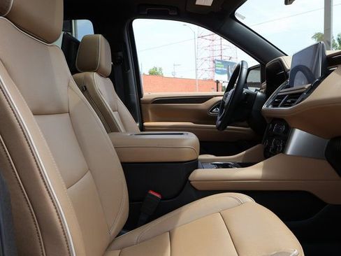 Used 2024 Chevrolet Tahoe Premier w/ Advanced Technology Package AWD/4WD image 7