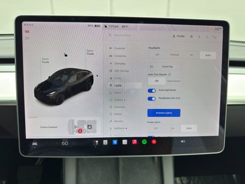 Used 2021 Tesla Model Y Long Range AWD/4WD image 25