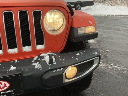 Used 2018 Jeep Wrangler Unlimited Sahara image 2