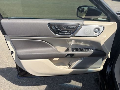 Used 2019 Lincoln Continental Reserve image 10