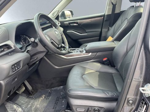 Used 2021 Toyota Highlander Platinum image 11