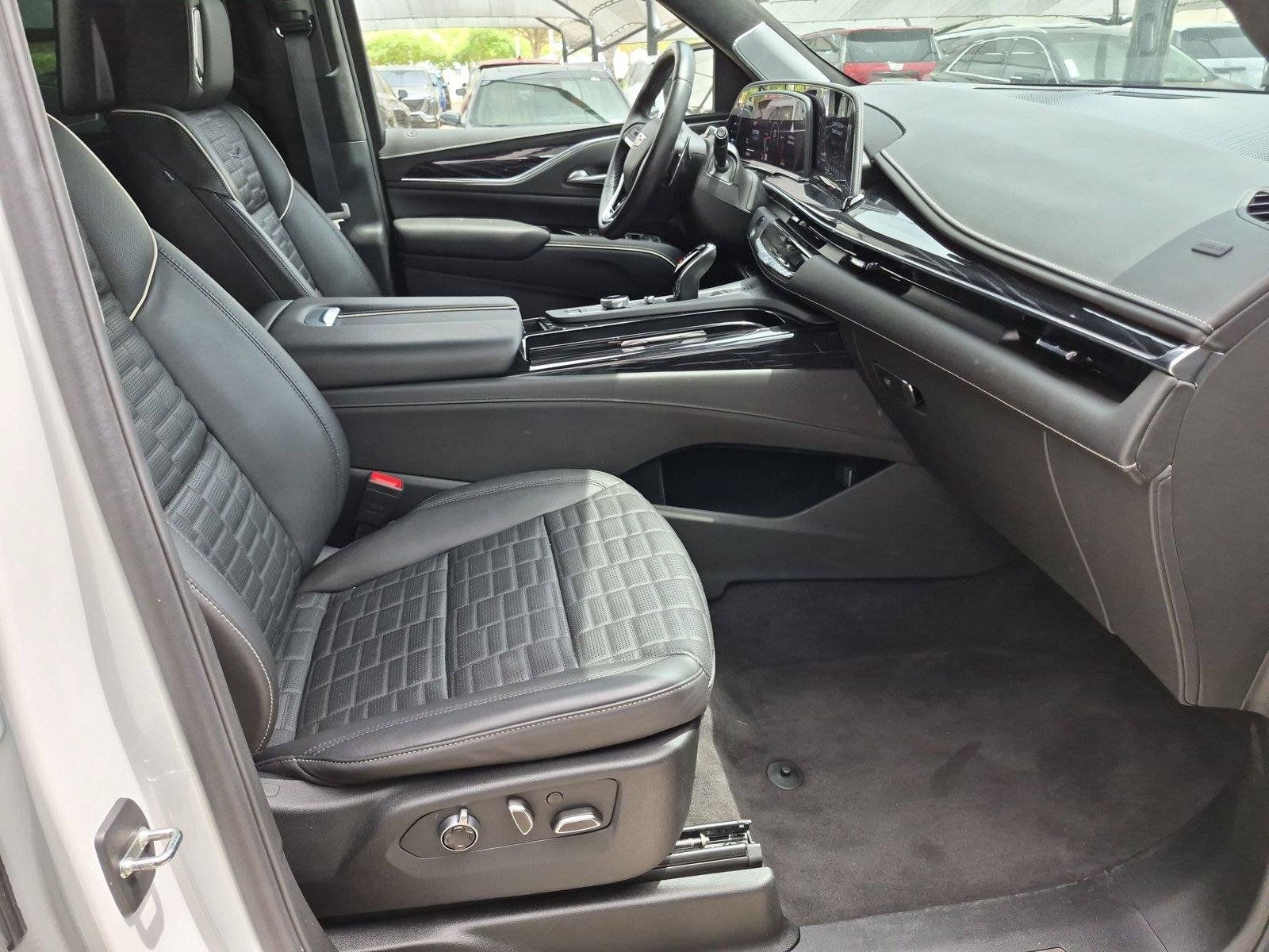 Certified 2024 Cadillac Escalade V w/ LPO, ONYX Package AWD/4WD image 29