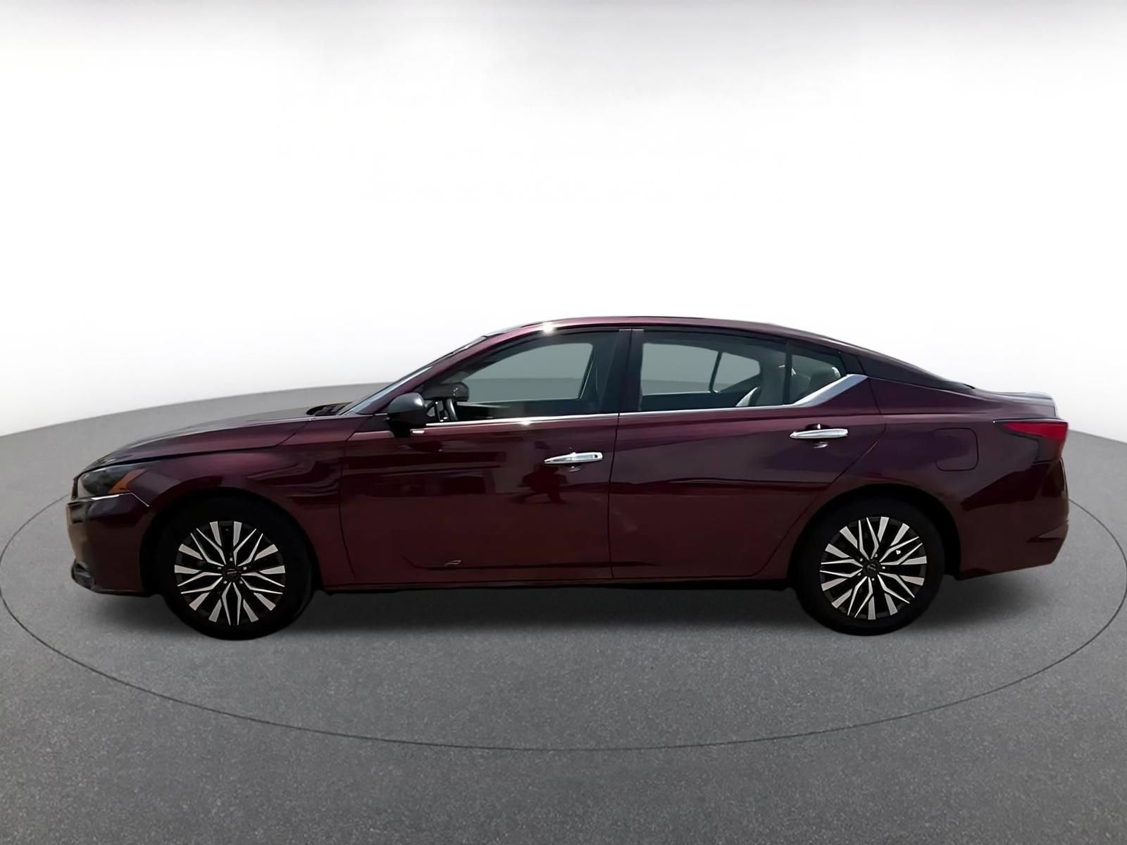 Used 2025 Nissan Altima 2.5 SV FWD image 8