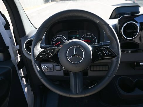 Used 2025 Mercedes-Benz Sprinter 2500 image 2