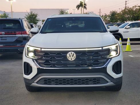 New 2026 Volkswagen Atlas Cross Sport SE image 2
