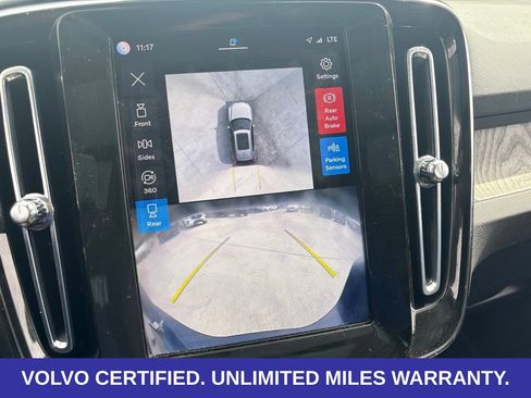 Used 2025 Volvo XC40 B5 Plus AWD/4WD image 21