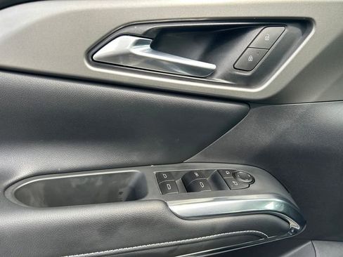 Used 2025 Chevrolet Traverse LT w/ Driver Confidence Package image 21