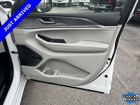 Certified 2022 Jeep Grand Cherokee L Overland image 24