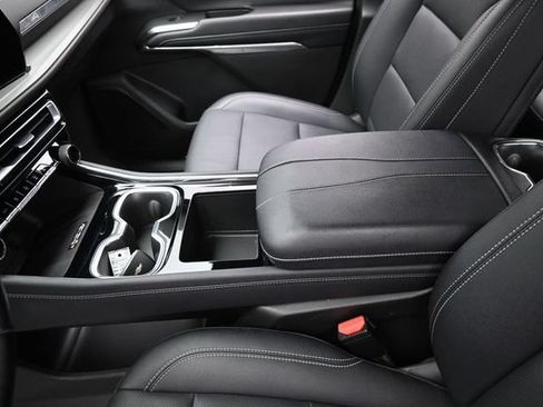 Used 2025 Chevrolet Traverse LT FWD image 29