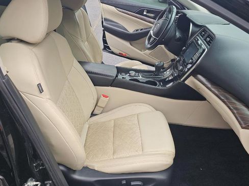 Used 2018 Nissan Maxima Platinum FWD image 16