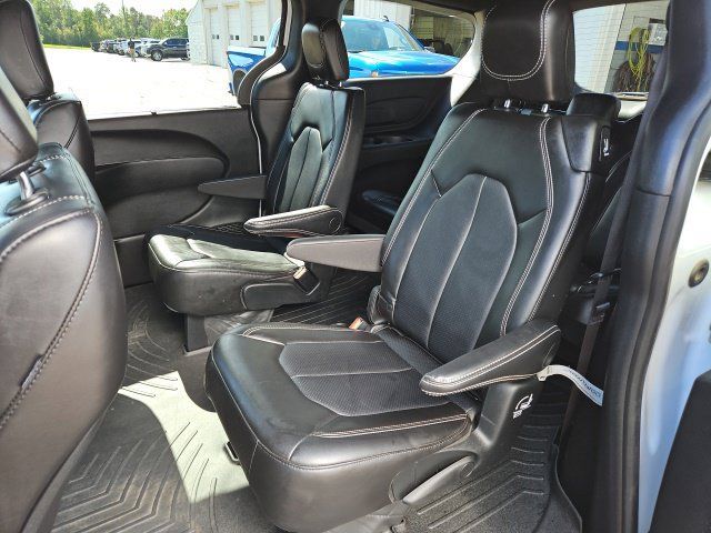 Used 2025 Chrysler Pacifica Select FWD image 26