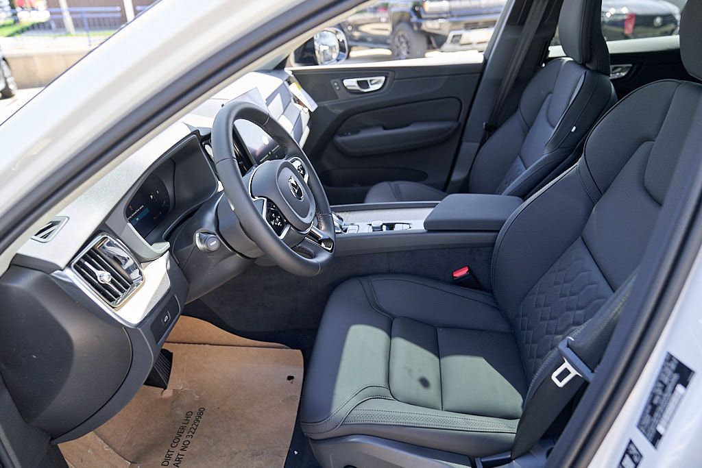 New 2026 Volvo XC60 B5 Core w/ Protection Package AWD/4WD image 17