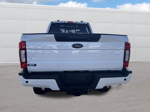 Used 2022 Ford F350 Lariat w/ Black Appearance Package image 4