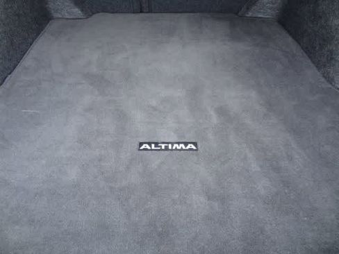Used 2025 Nissan Altima 2.5 SV FWD image 9