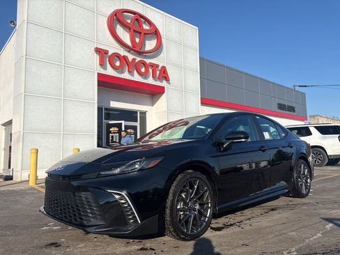 New 2026 Toyota Camry SE image 1